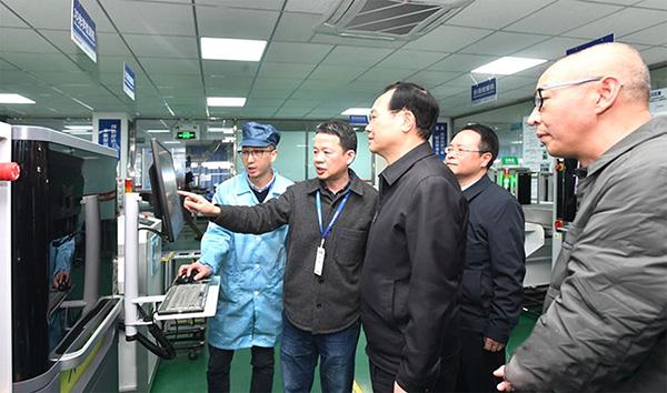 福建省委常委、福州市委書記林寶金一行蒞臨睿能科技調(diào)研(圖2)